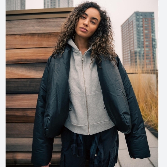 Yeezy Gap engineered by Balenciaga black puffer oversized jacket size XS - Picture 3 of 10